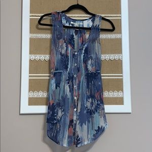 Sleeveless tunic